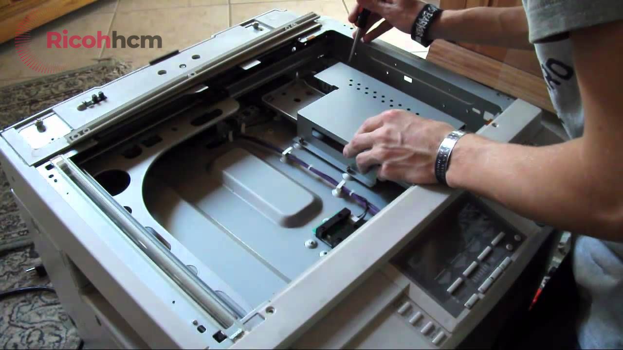Máy photocopy màu sẽ có tuổi thọ nhất định. Nếu bạn dùng quá nhiều, vượt quá khả năng chịu đựng của chúng thì cũng rất dễ khiến cho máy hỏng và không hoạt động được nữa