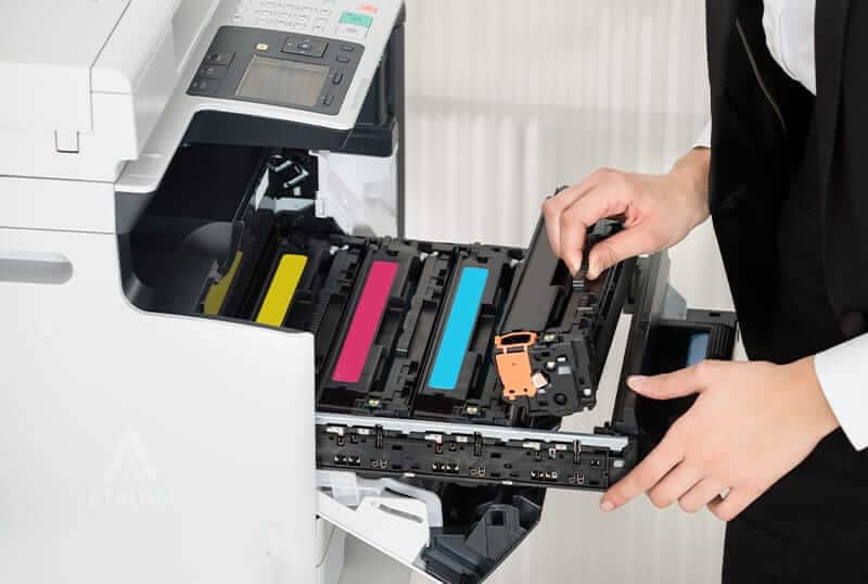 Hộp mực thải bị đầy khiến mực tràn ngược lại