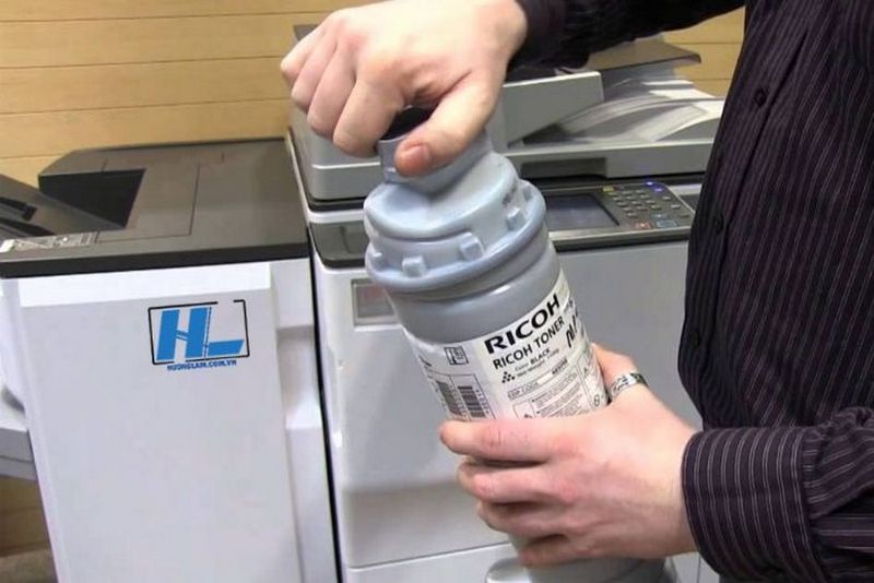 Kiểm tra, tháo và lắc đều hộp mực